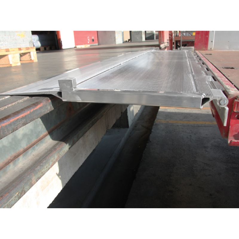 Aluminium overbruggingsplaat: lengte 2,06 meter laadvermogen 1600kg (verzwaarde ophanging)