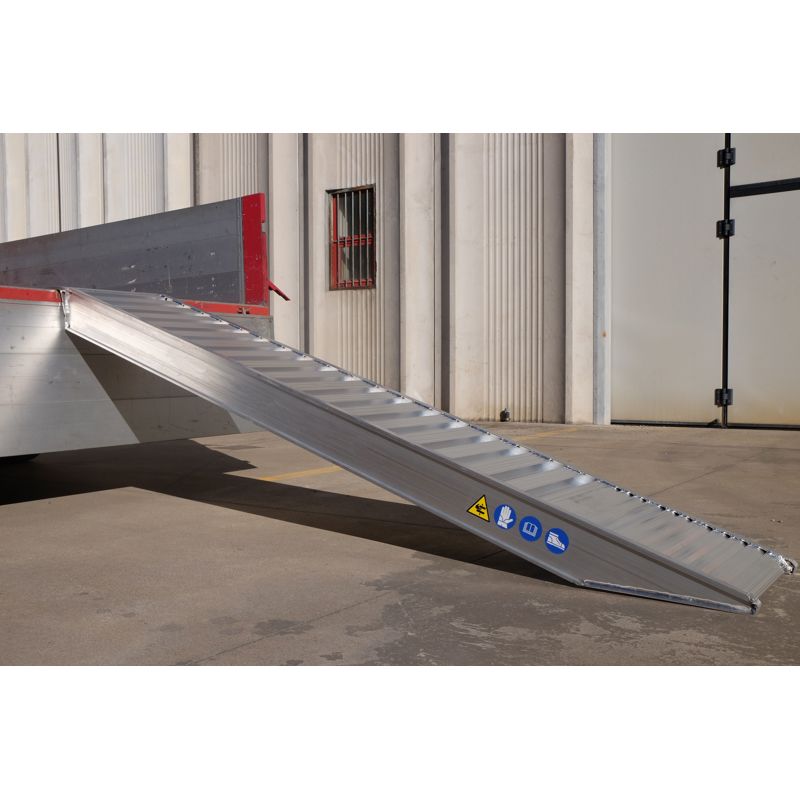 Aluminium oprijplaten: Lengte 3,5 meter, breedte 51cm en laadvermogen 6385kg/set