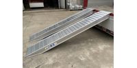 Aluminium oprijplaten: Lengte 3,5 meter, breedte 53cm en laadvermogen 8300kg/set